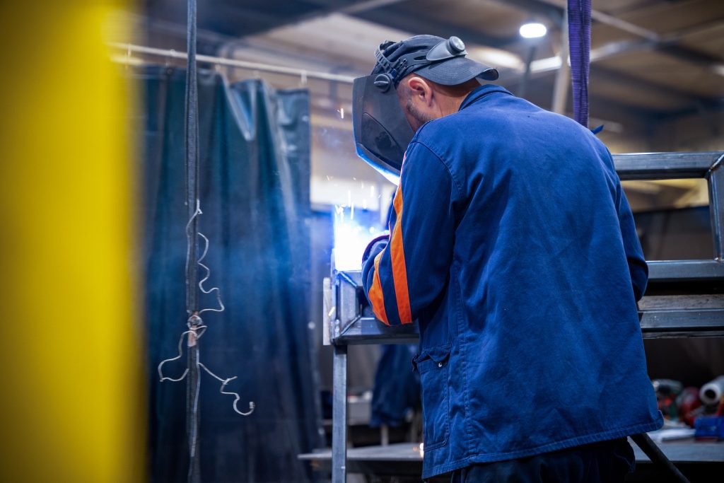 soudeur travailleur soudure industrie mécanique métallerie chaudronnerie usinage welder welding
