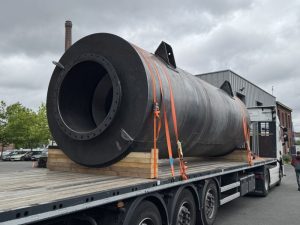 Expédition de deux silencieux d’échappement moteur sur mesure – réduction du bruit pour moteurs industriels